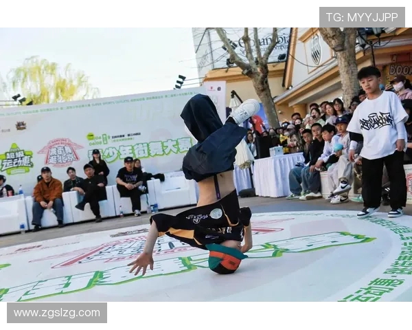 全国街舞大赛点评重庆滑板队展现出色团队意识与默契配合