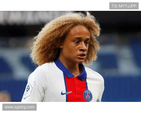 哈维西蒙斯：新星崛起的足球天才与未来之路探讨